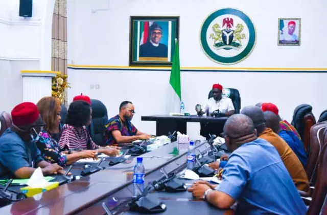 Anambra State govnor, Prof. Charles Soludo wen e dey for meeting wit some pipo on im first day for ofice as govnor.