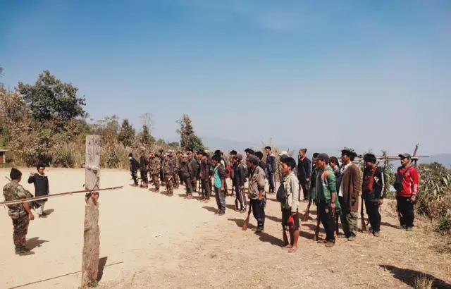 သင်တန်းတက်နေတဲ့ CDF ကန်ပက်လက်တပ်ဖွဲ့ဝင်တွေ