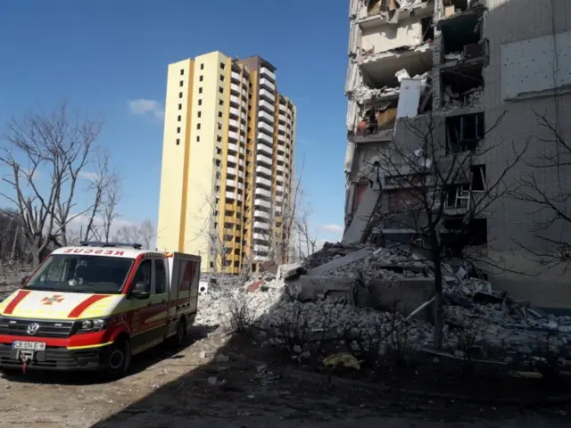 Зруйнований будинок у Чернігові. Світлина: 17 березня 2022