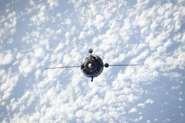 Xiyyaara hawaa Soyuz MS-21 gara buufata hawaa Idil-addunyaatti imalaa