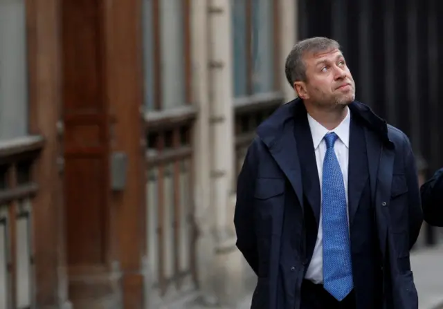 Roman Abramovich ở London ngày 16 tháng 11 năm 2011