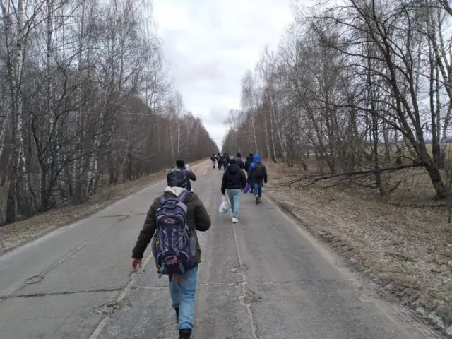 صدها تن از پناهجویان افغان در اوکراین در میان هزاران شهروند این کشور در حال فرار از جنگ اند