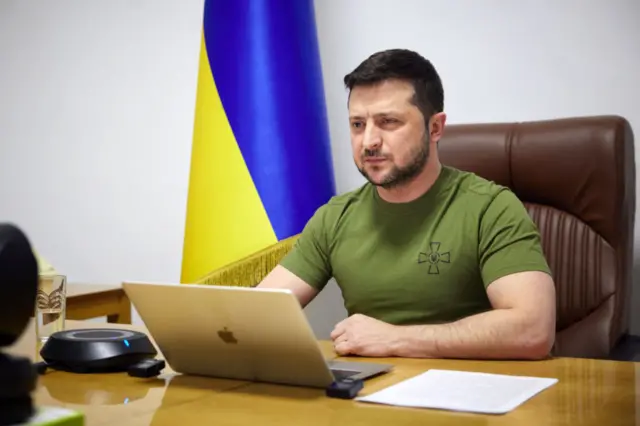 Zelenskiy, Ukrayna'daki Kremlin yanlısı muhalefetin faaliyetlerini askıya aldı