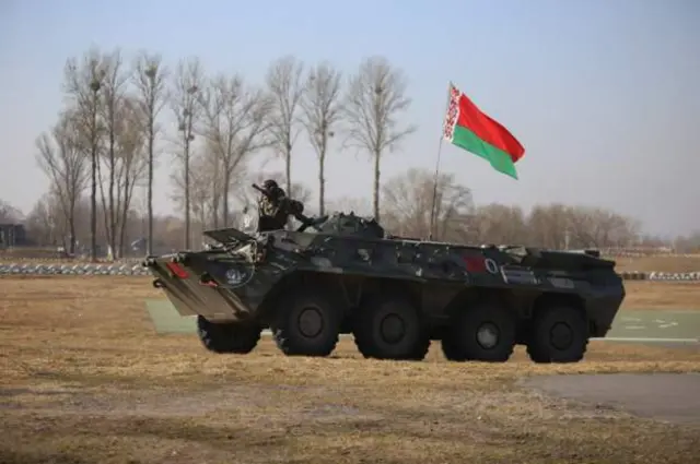 військові