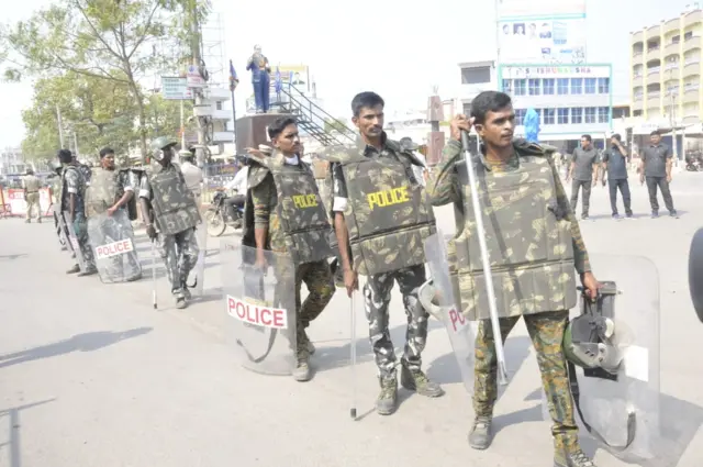 బోధన్లో పోలీసుల పహారా