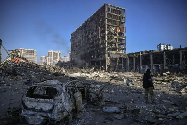 Kiev'de Podil bölgesindeki bombardımanda en az 8 kişi öldü
