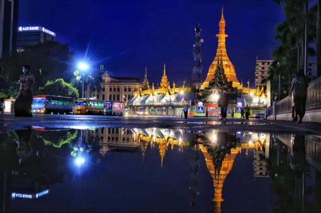 ရွှေအင်းသားခင်‌မောင်ဝင်း