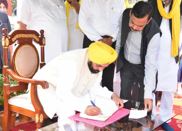 ਭਗਤ ਸਿੰਘ ਦੇ ਪਿੰਡ ਪੁਹੰਚੇ ਮੁੱਖ ਮੰਤਰੀ ਭਗਵੰਤ ਮਾਨ