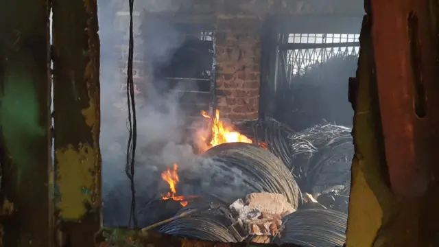 மர குடோன் தீ விபத்து