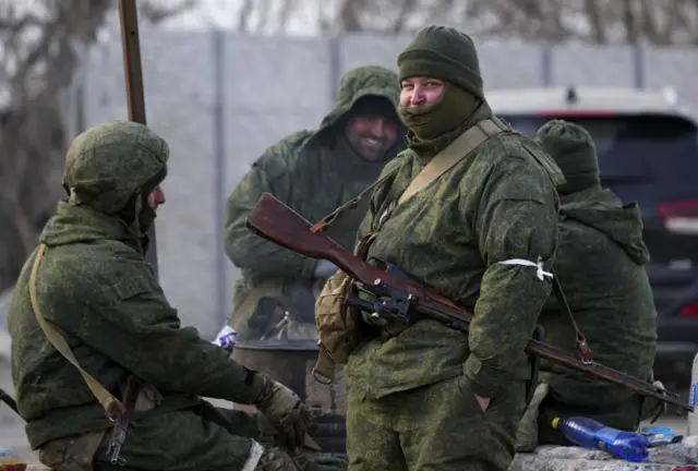 Пророссийские формирования на выезде из Мариуполя