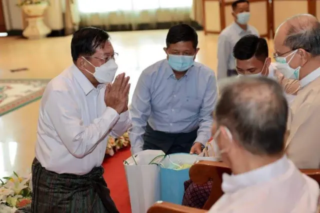 စစ်ခေါင်းဆောင်ရဲ့ ဂါရဝပြုပွဲသမ္မတဟောင်းတက်ရောက်