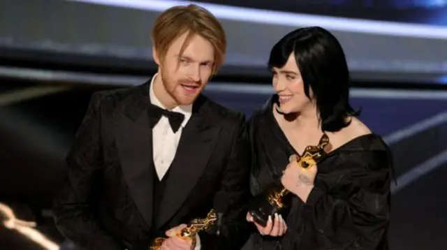 بیلی آیلیش و برادرش