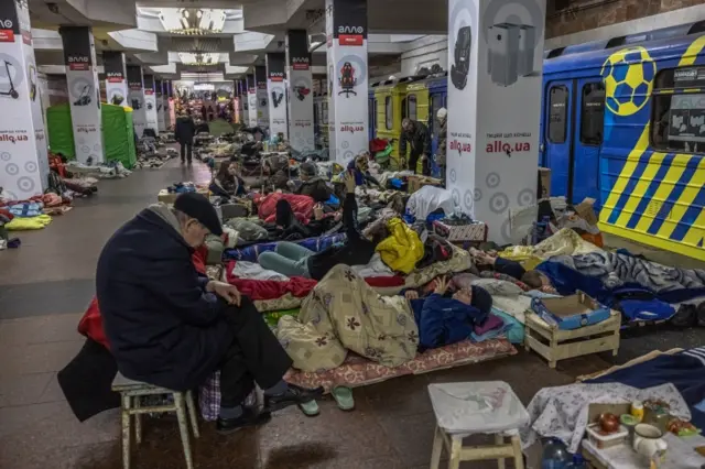 Тисячі харків'ян знову ночували на станціях метро