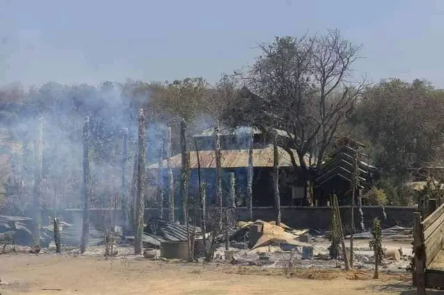 လက်ပံလှရွာက အိမ်ခြေ ၇၀ နီးပါးအထိ မီးလောင်ခဲ့တယ်လို့ ရွာခံတွေက ပြောပါတယ်