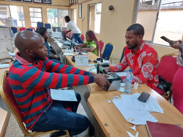 INEC dey encourage pipo to register or transfer dia voting points for di newly created polling units wey dey near dia houses