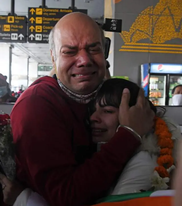 युक्रेनमधून परतलेली महिला