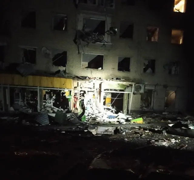Постраждалий будинок в Ізюмі