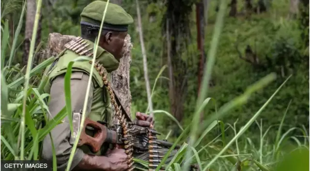 Umusirikare wa Republika Iharanira Demokrasi ya Kongo, mu gihe c'imirwano n'abarwanyi b'umugwi ADF Nalu mu kwezi kwa mbere 2018