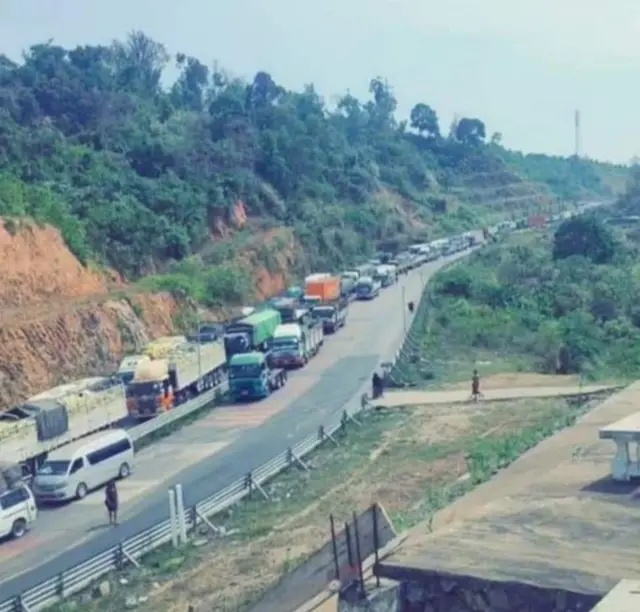 မြဝတီလမ်း