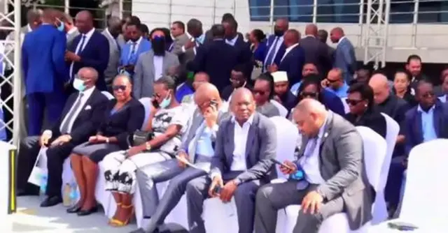 CRDB ndiyo benki ya Tanzania yenye tawi nchini Burundi na inapanga kujitanua hadi Jamhuri ya Kidemokrasi ya Kongo.