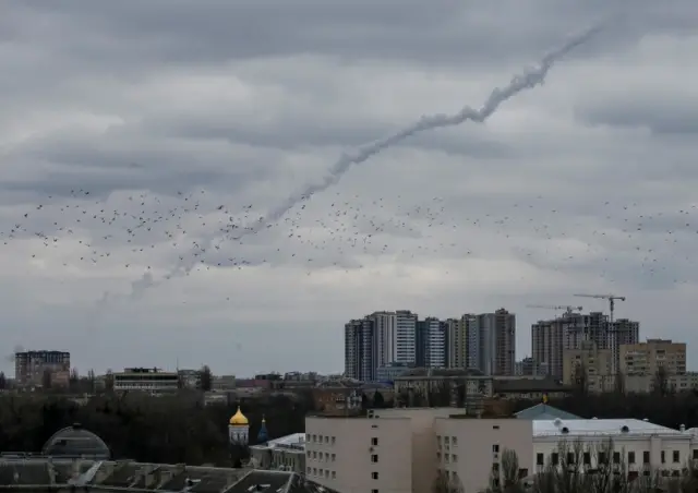 Bầu trời Kyiv, Ukraine ngày 5 tháng 3 năm 2022