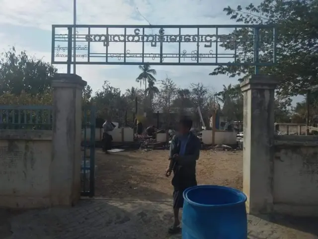 ကနီနယ်ထဲ ကျေးလက်ဆေးပေးခန်းအပါအဝင် လူနေအိမ် ၂၀ ကျော် မီးရှို့ခံရ