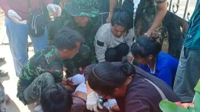 ဒီးမော့ဆိုမြို့နယ်၊ သေးဆူလဲကျေးရွာမှာ စစ်ကောင်စီနဲ့ကရင်နီအင်အားစုတပ်တွေ တိုက်ပွဲဆက်ဖြစ်နေ