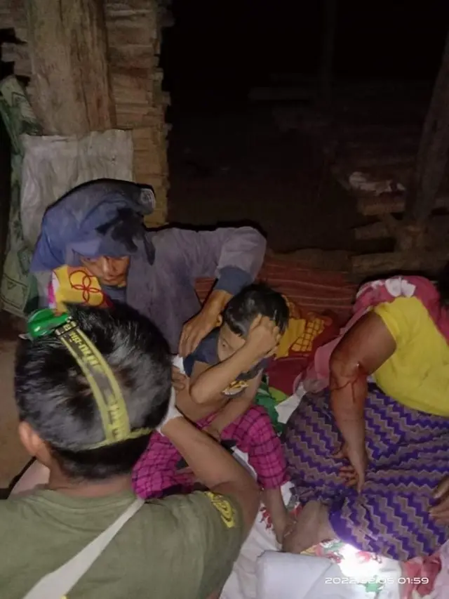 စစ်ကောင်စီက ဖေဖော်ဝါရီ ၅ရက်မှာ လေယာဉ်နဲ့ဗုံးကြဲတိုက်ခိုက်လို မူတြော်ခရိုင်၊ တနွီးခါကျေးရွာဒေသခံ ၂ ဦးသေဆုံးပြီး ၆ ဦးဒဏ်ရာရတယ်လို့ KNU ဘက်က ထုတ်ပြန်ခဲ့ပါတယ်။