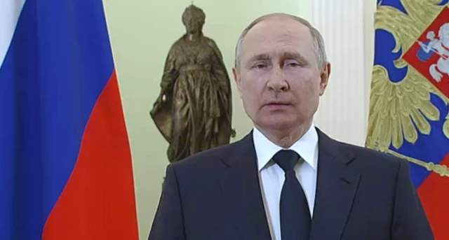 Путин обращается к женщинам