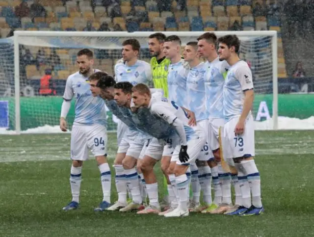 "Динамо" ўйинчилари ўзларининг Киевдаги стадионида ўйиндан олдин