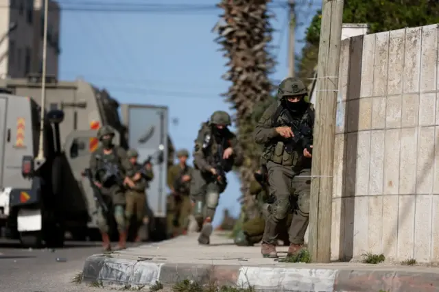 صورة أشيفية لقوات إسرائيلية في الضفة