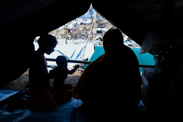 ရိုဟင်ဂျာဒုက္ခသည်စခန်းတွေမှာ ကလေးမွေးဖွားနှုန်းထိန်းချုပ်ဖို့ ဘင်္ဂလားဒေ့ရှ်ပြင်ဆင်နေ