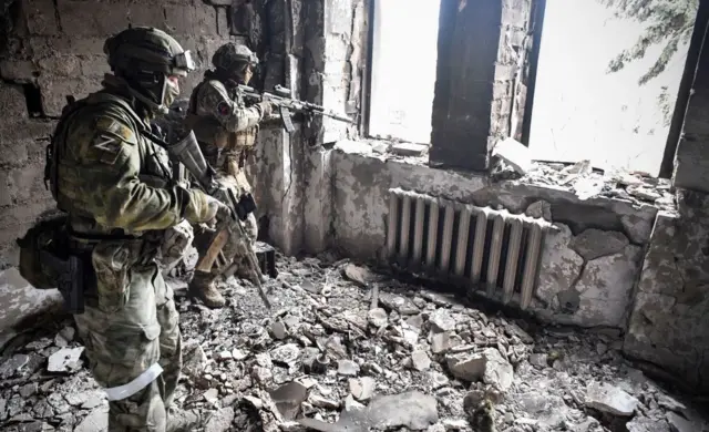Российские войска в Донецком драматическом театре
