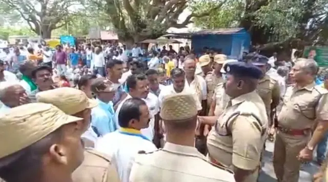 விவசாயிகள் சாலை மறியல்
