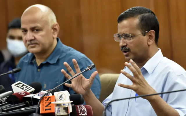 मनीष सिसोदिया और अरविंद केजरीवाल