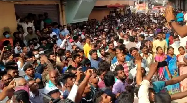 నిందితుడి ఇంటి వద్ద ప్రజల ఆందోళన