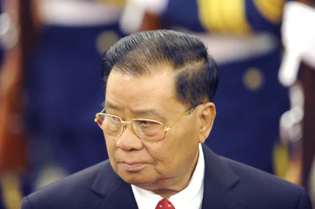 ၂၀၁၀ ပြည့်နှစ်၊ စက်တင်ဘာလတုန်းက တရုတ်ခရီးစဥ်မှာ မြင်တွေ့ရတဲ့ ဗိုလ်ချုပ်မှူးကြီး သန်းရွှေ