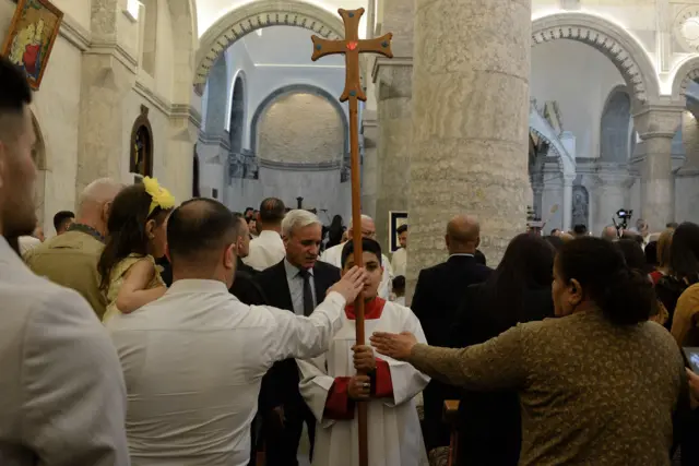 Yadda Kiristoci mabiya ɗarikar Katolika a Iraƙi suka yi bikin Easter a Cocin Al-Tahera da ke lardin Hamdaniyah Nineye arewacin Iraƙi