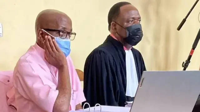 Wenceslas Twagirayezu kushotoakisikiliza mashahidi waliokuwa wakimshutumu mbele ya mahakama ya Rubavu nchini Rwanda