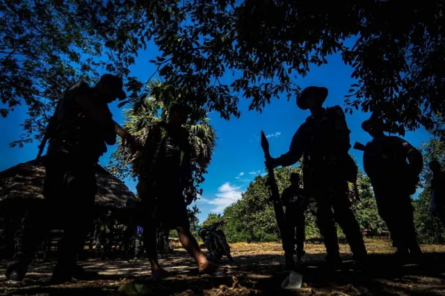 ပြီးခဲ့တဲ့ ၁၅ ရက်အတွင်း တိုက်ပွဲ အကြိမ်ရေ ၅၀ ကျော်ဖြစ်ခဲ့တယ်လို့လည်း ဆိုပါတယ်။