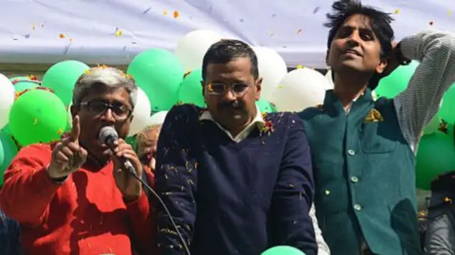 आशुतोष, अरविंद केजरीवाल और कुमार विश्वास (फ़ाइल फोटो)