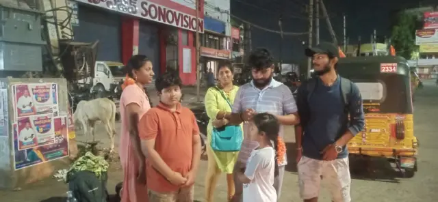 వైఎస్ జగన్ కాన్వాయ్ కోసం తమ కారును పోలీసులు తీసుకెళ్లారని చెబుతున్న బంధువులు