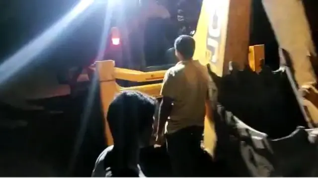 బుల్‌డోజర్‌కు అడ్డుపడిన ఆర్‌ఐ అరవింద్