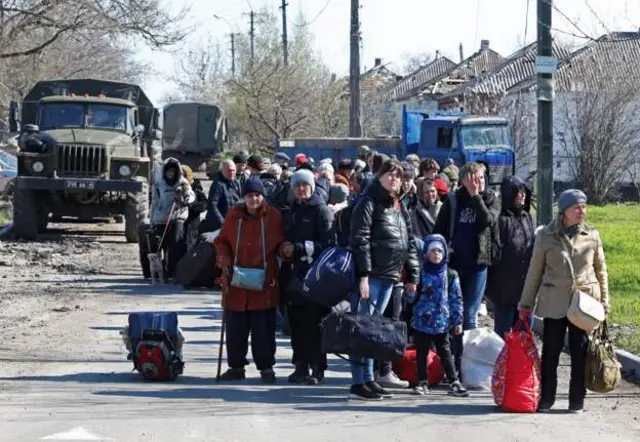 Путіна просять відкрити гуманітарні коридори на Великдень