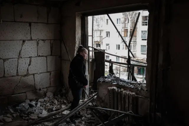 Жительница Гостомеля Анна в своей бывшей квартире