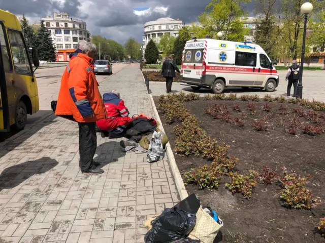 Попасна, людину евакуювали на ношах