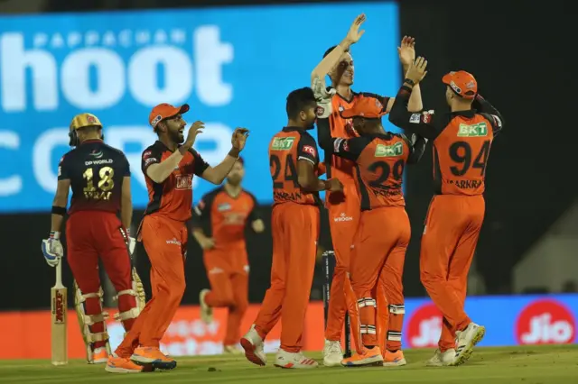 हैदराबाद ने एक ही ओवर में तीन विकेट लिए, IPL, IPL 2022, RCBvsSR
