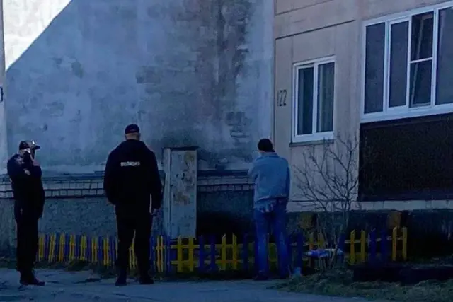 Полиция изучает забор