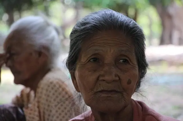 စစ်ရှောင်ဖြစ်ကြတဲ့ စစ်ကိုင်းမြို့နယ်ထဲက ဒေသခံတွေထဲမှာ သက်ကြီးရွယ်အိုနဲ့ ကလေးတွေအများစုပါ၀င်နေ