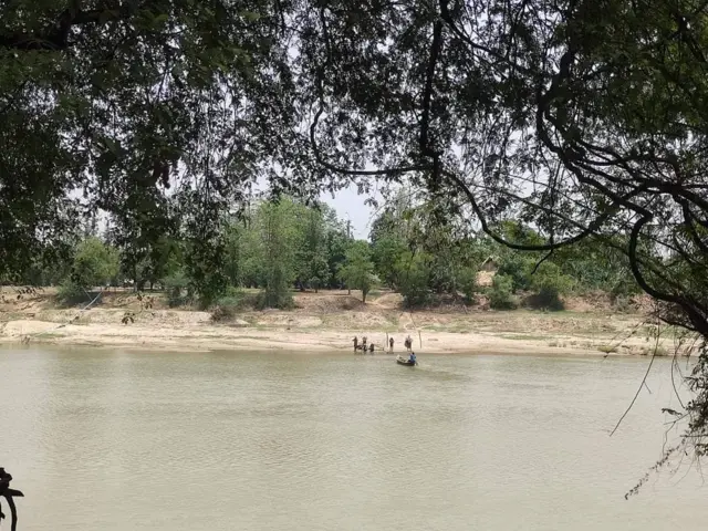 ထွက်ပြေးတိမ်းရှောင်သူအများစုဟာ မူးမြစ်ကို ဖြတ်ရလို့ ရေနစ်သေဆုံးတာနဲ့ လူပျောက်တာတွေပါ ရှိခဲ့ပါတယ်။